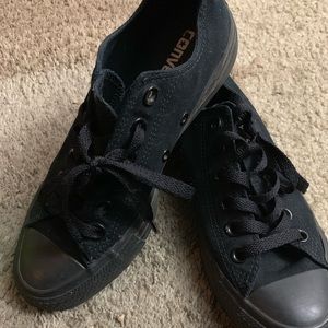 Black low top Allstar Converse